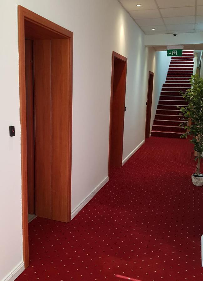 Astra Apartman Tatabánya Exterior foto